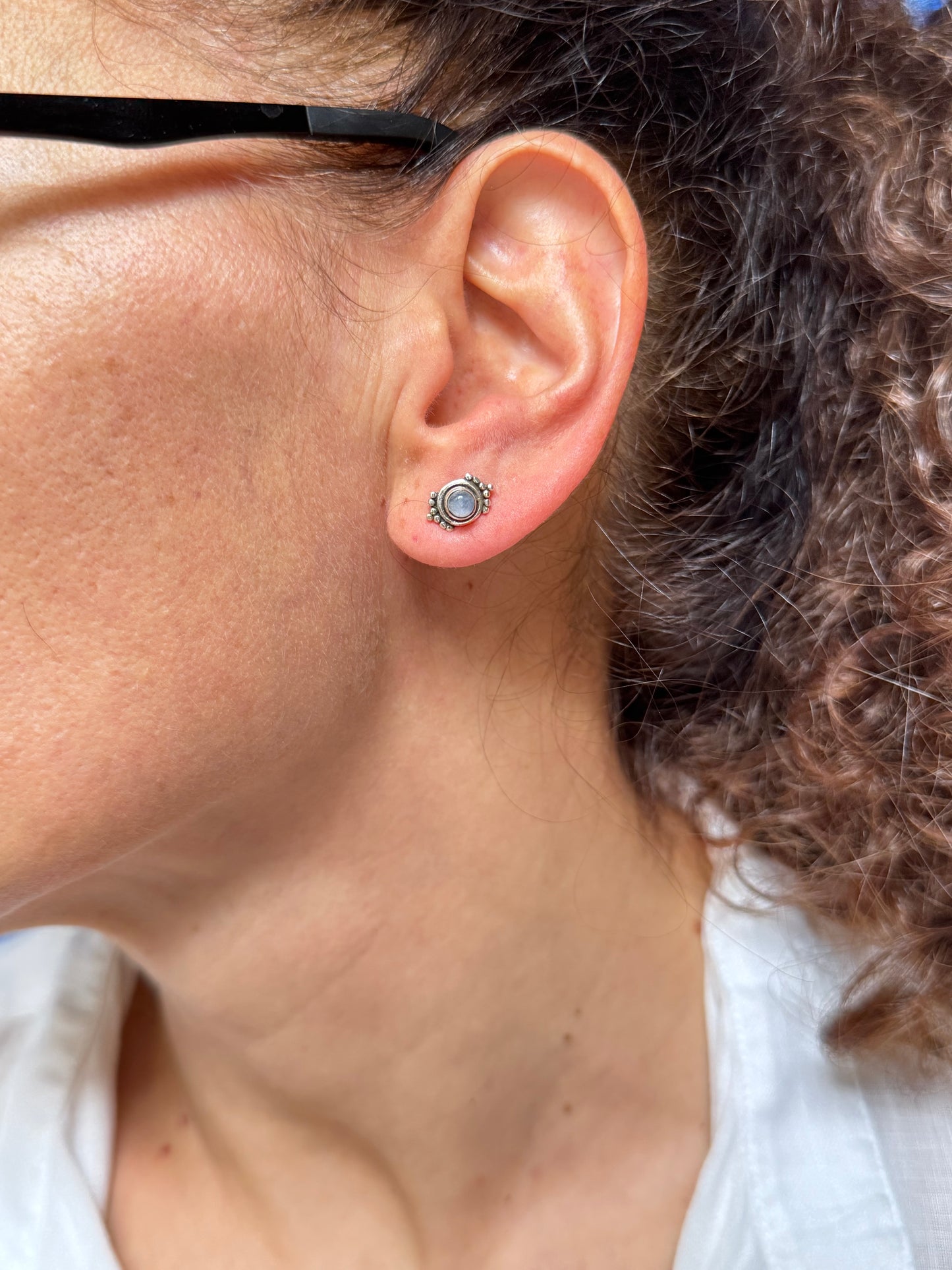 Mini lobe earrings 925 silver rainbow moonstone