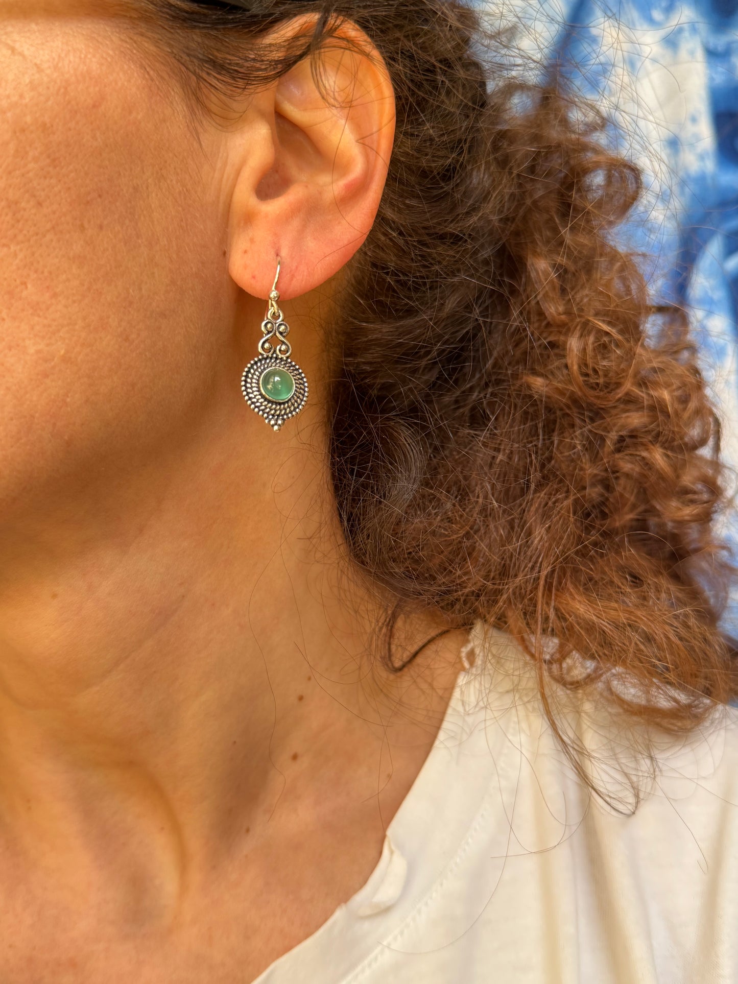 Orecchini boho argentato verde V1