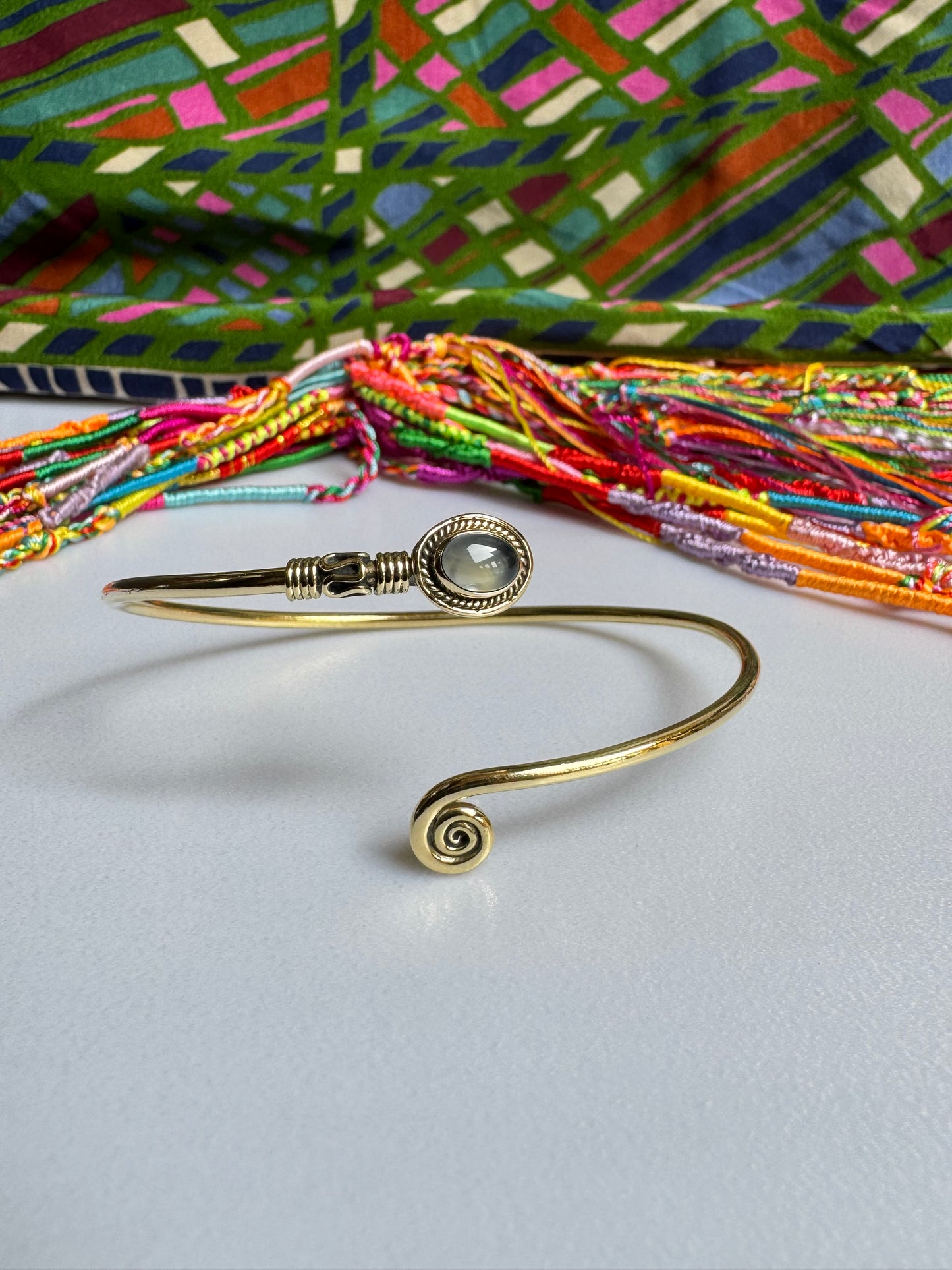 Fliedergoldenes Boho-Armband