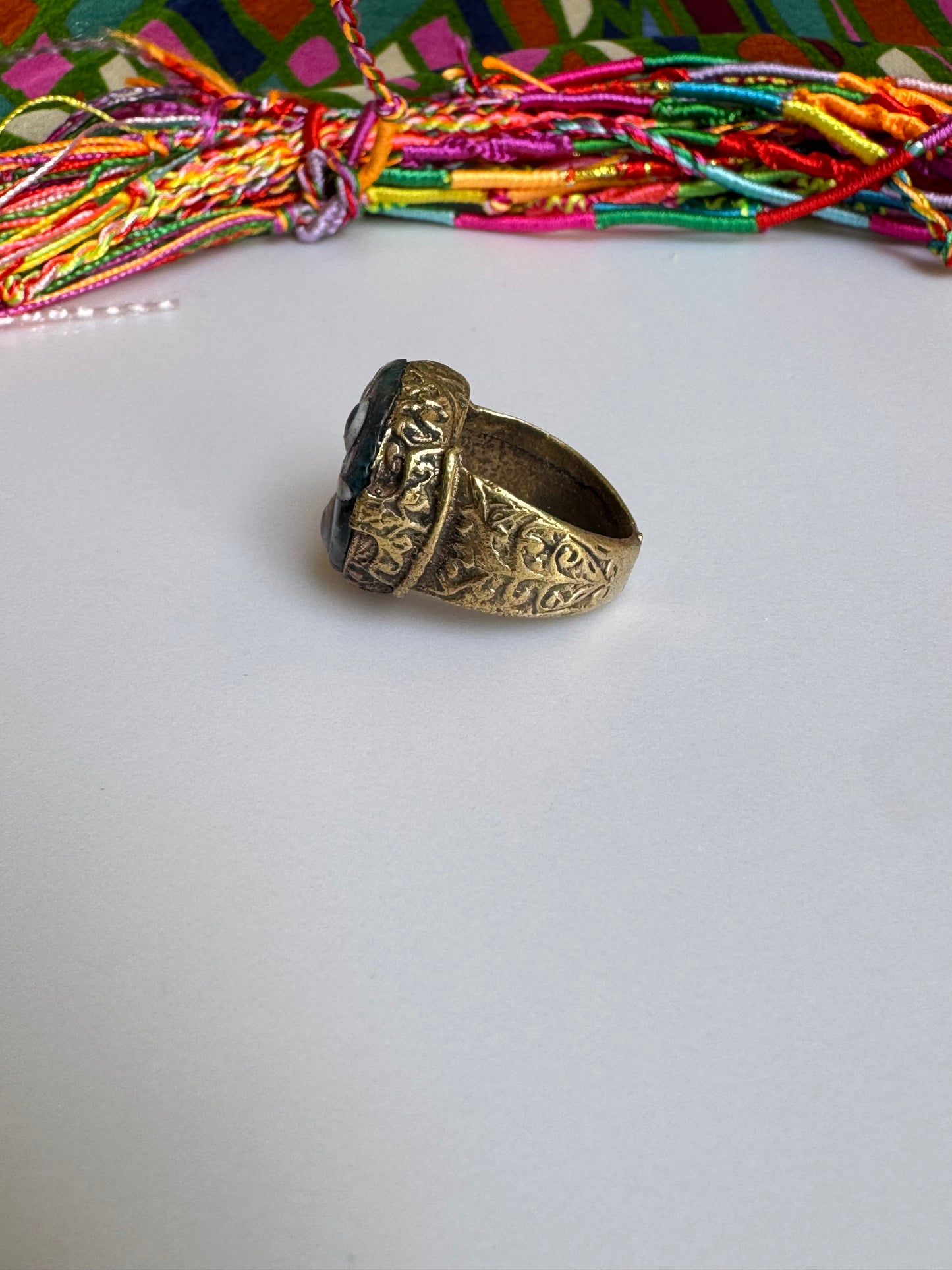 Antiker, bemalter Keramikring im Vintage-Stil, Größe 17