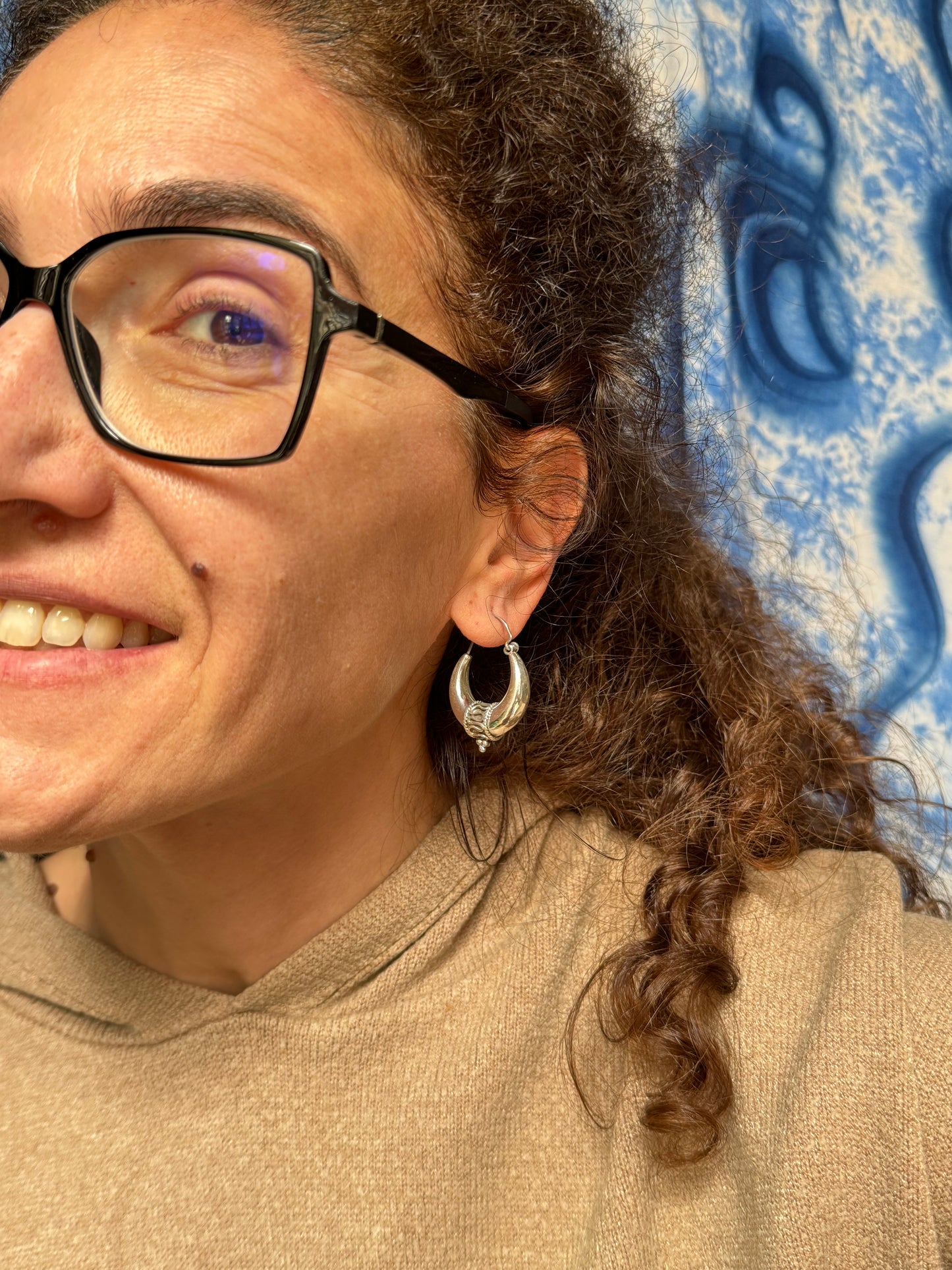 W15 Stammes-Ohrringe mit gewölbtem Kreis aus 925er Silber