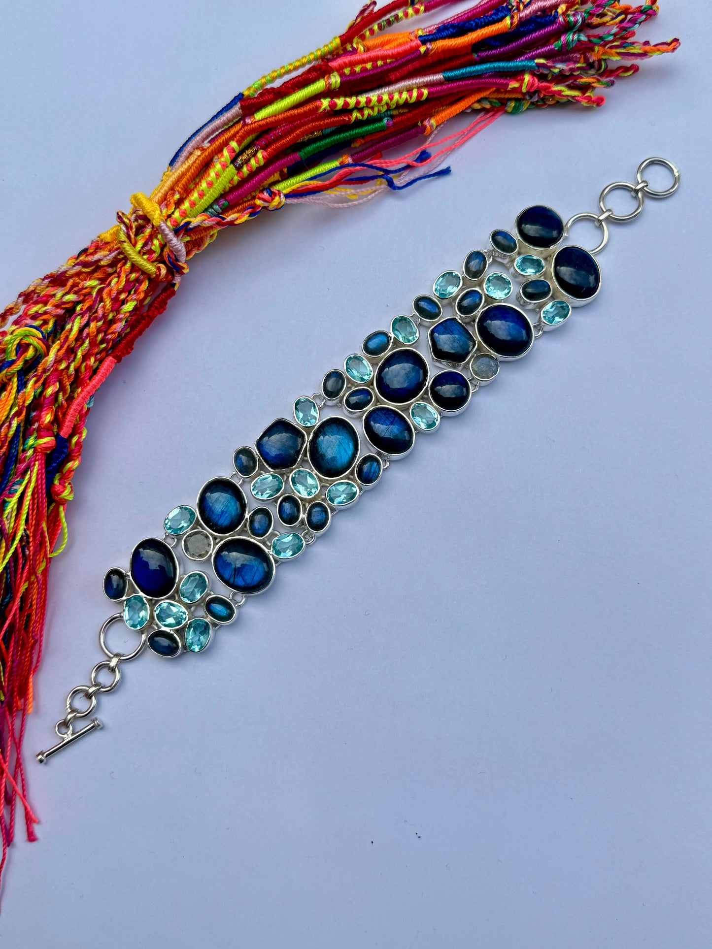 Manschettenarmband aus Labradorit und Aquamarin aus 925er Silber