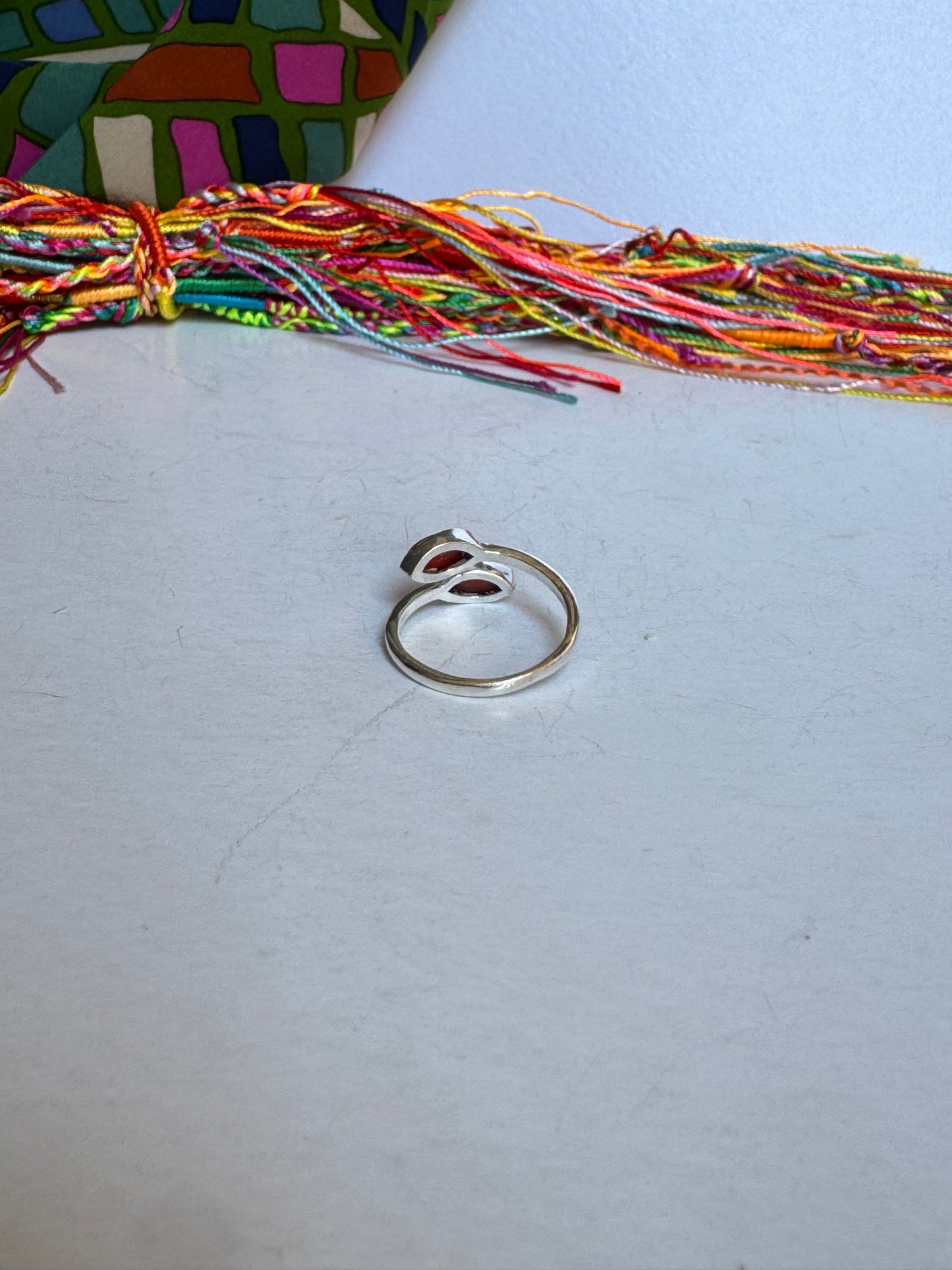 Anello boho argentato rosso