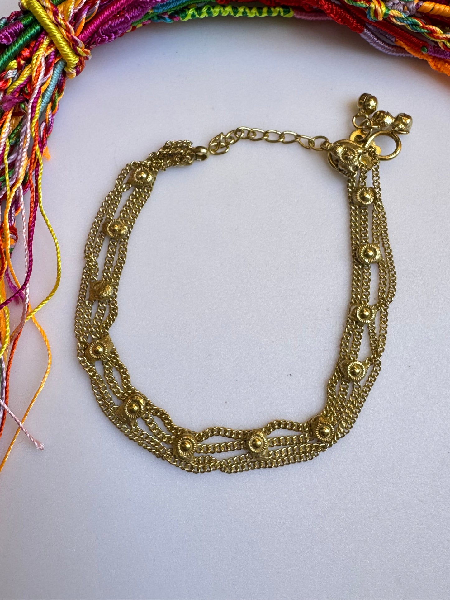 Goldenes Fußkettchen mit 13 Reifen