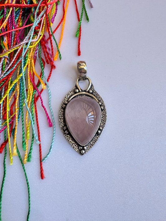Ciondolo boho argentato quarzo rosa