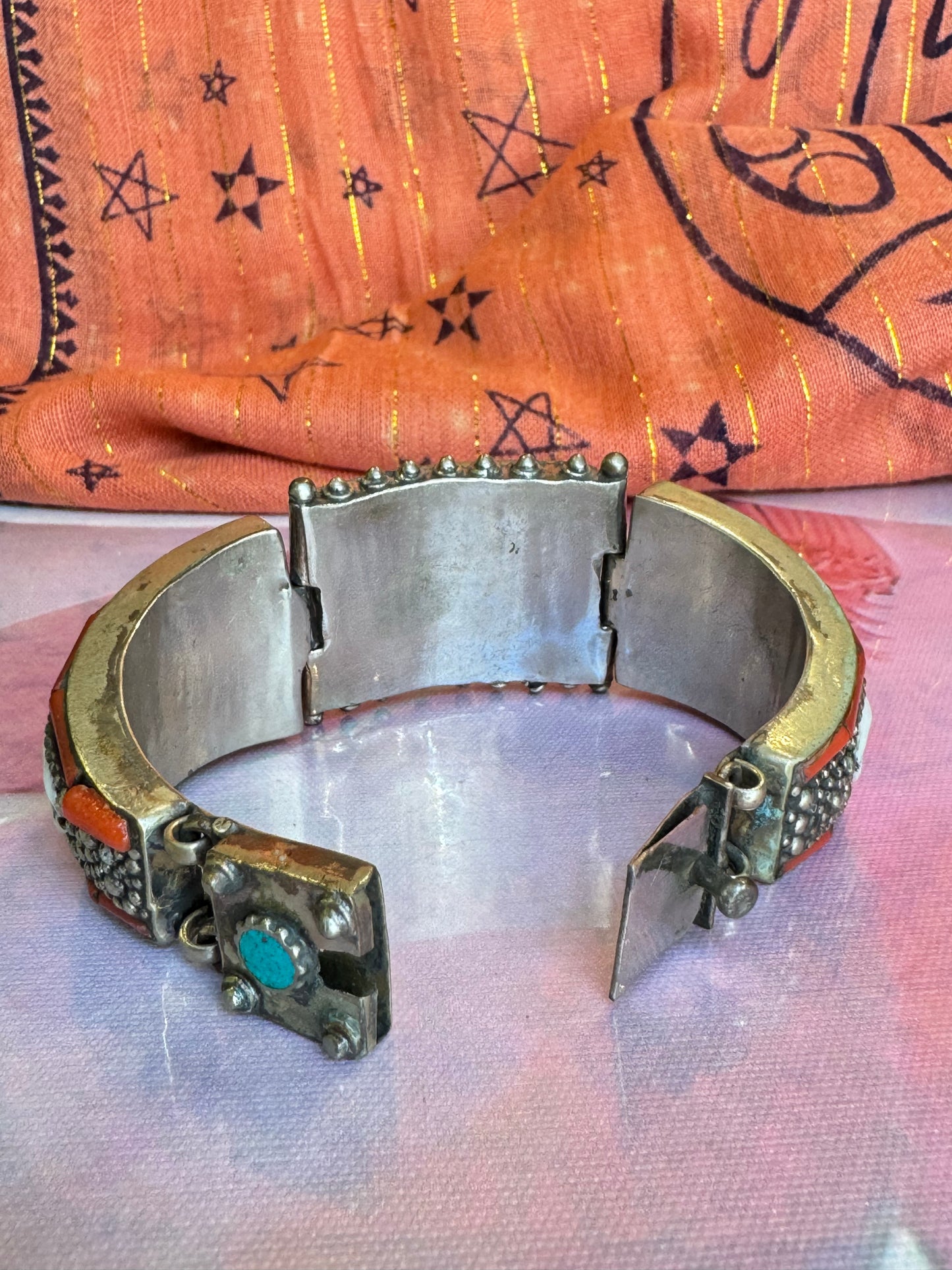 Nepalese bangle bracelet with turquoise flower and vintage shell