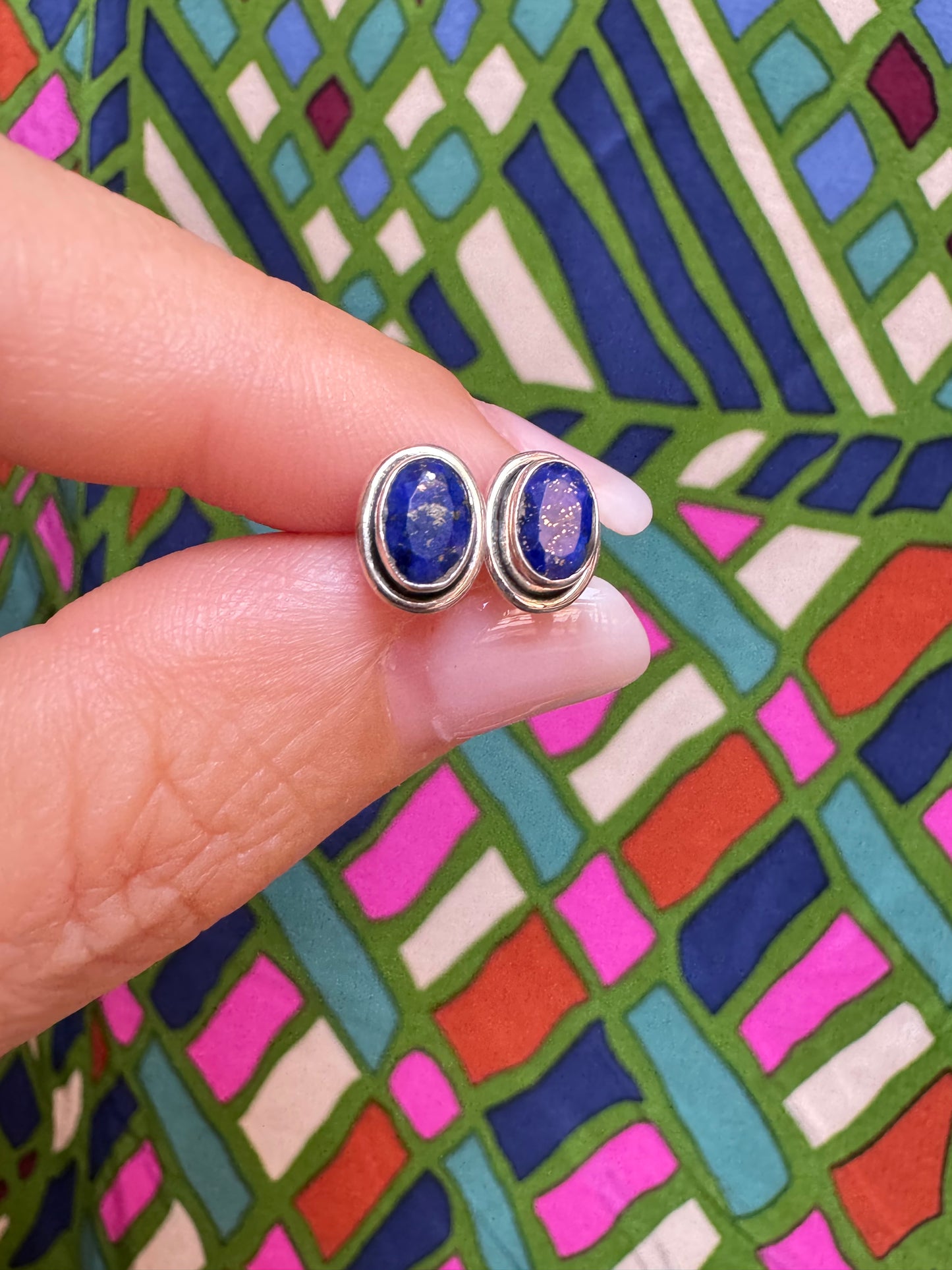 Mini stud earrings in 925 silver with lapis lazuli