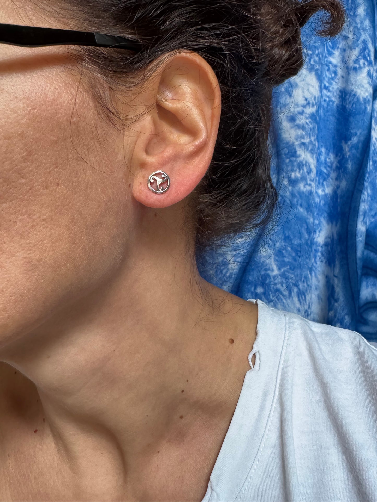 Single lobe earring in 925 silver, triskell