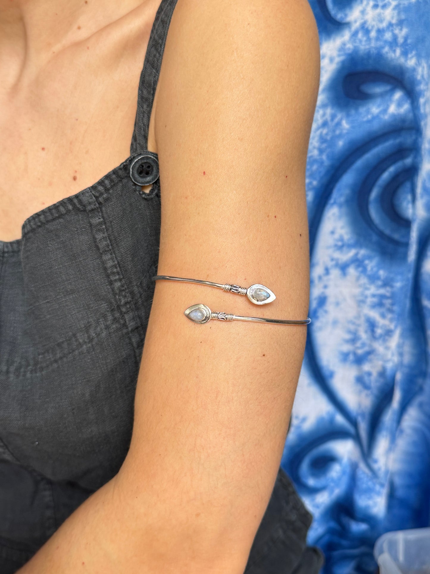 Bracciale braccio boho argentato pietra di luna
