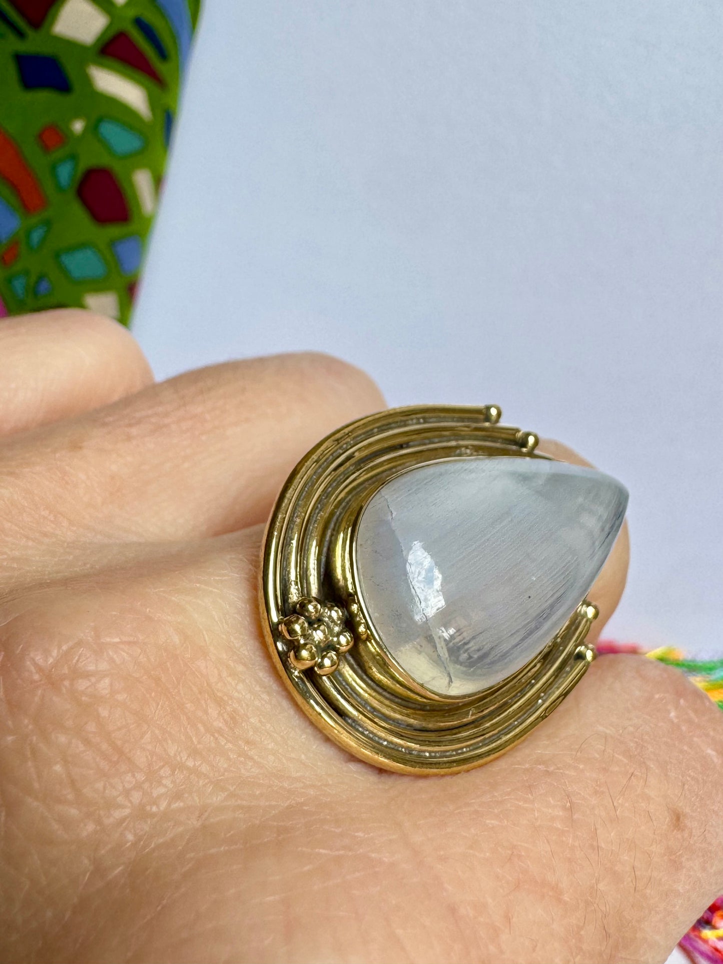 Anello boho dorato pietra di luna arcobaleno regolabile
