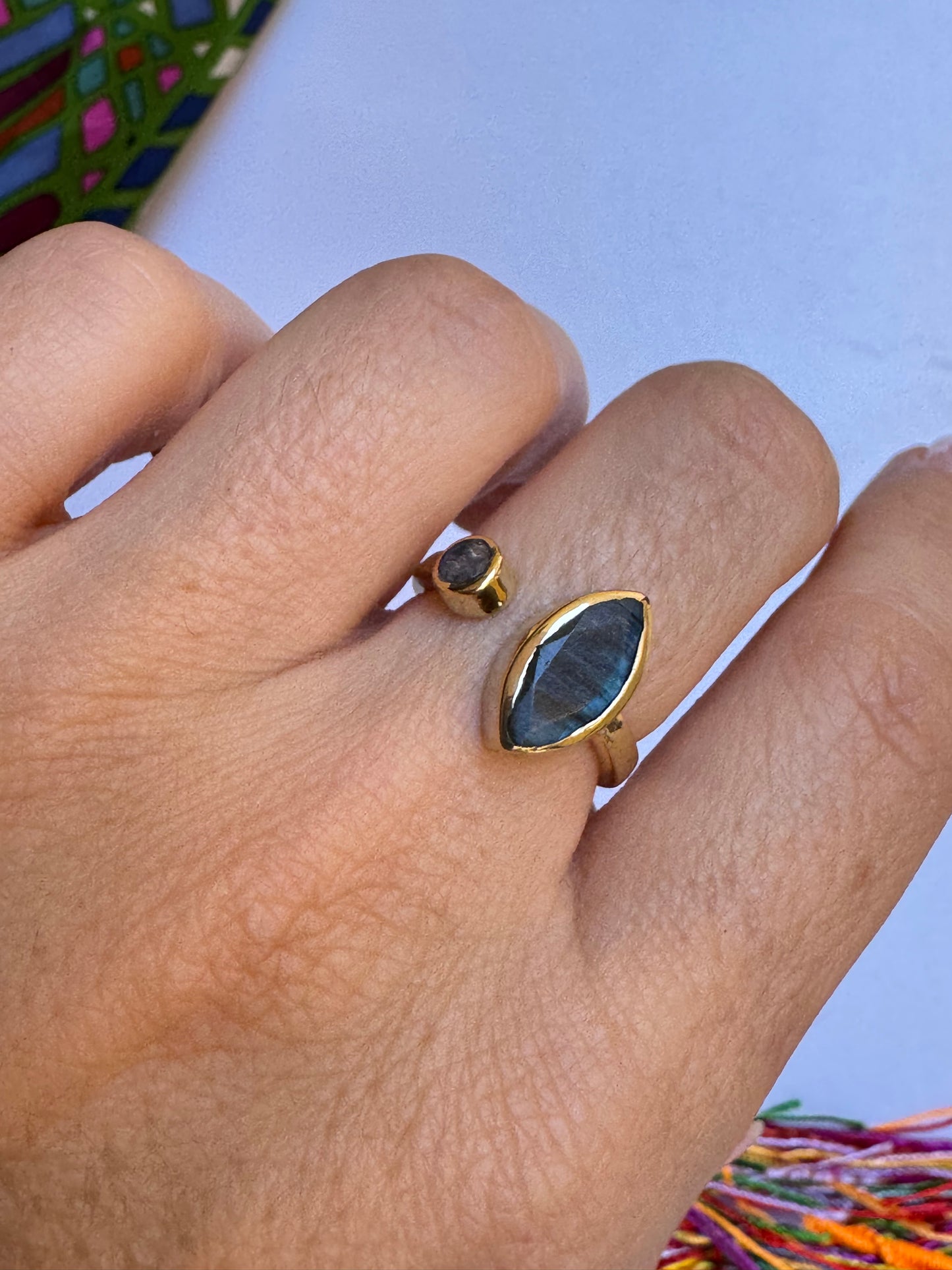 Anello boho dorato labradorite