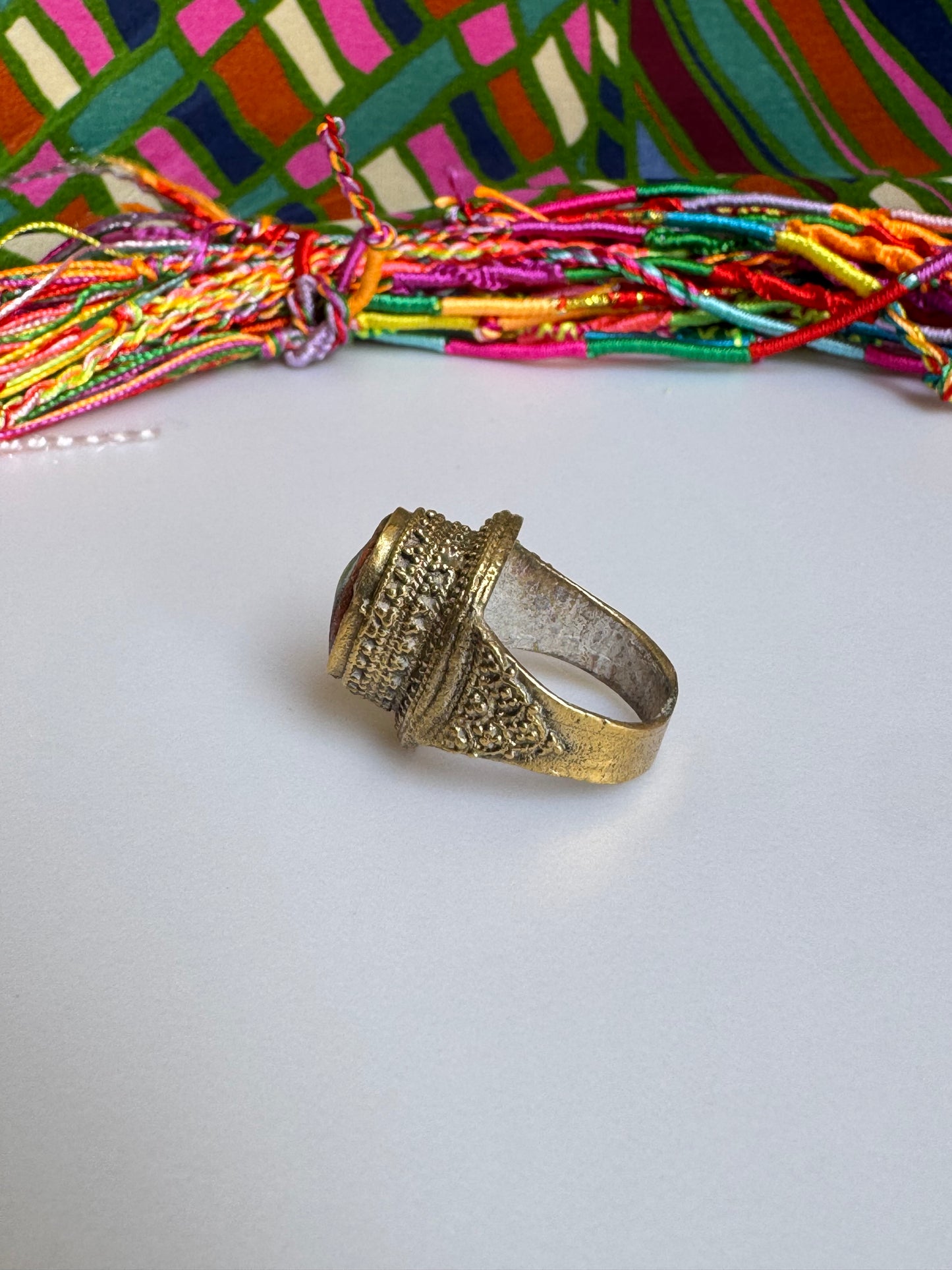 Antiker, bemalter Keramikring im Vintage-Stil, Größe 17/18