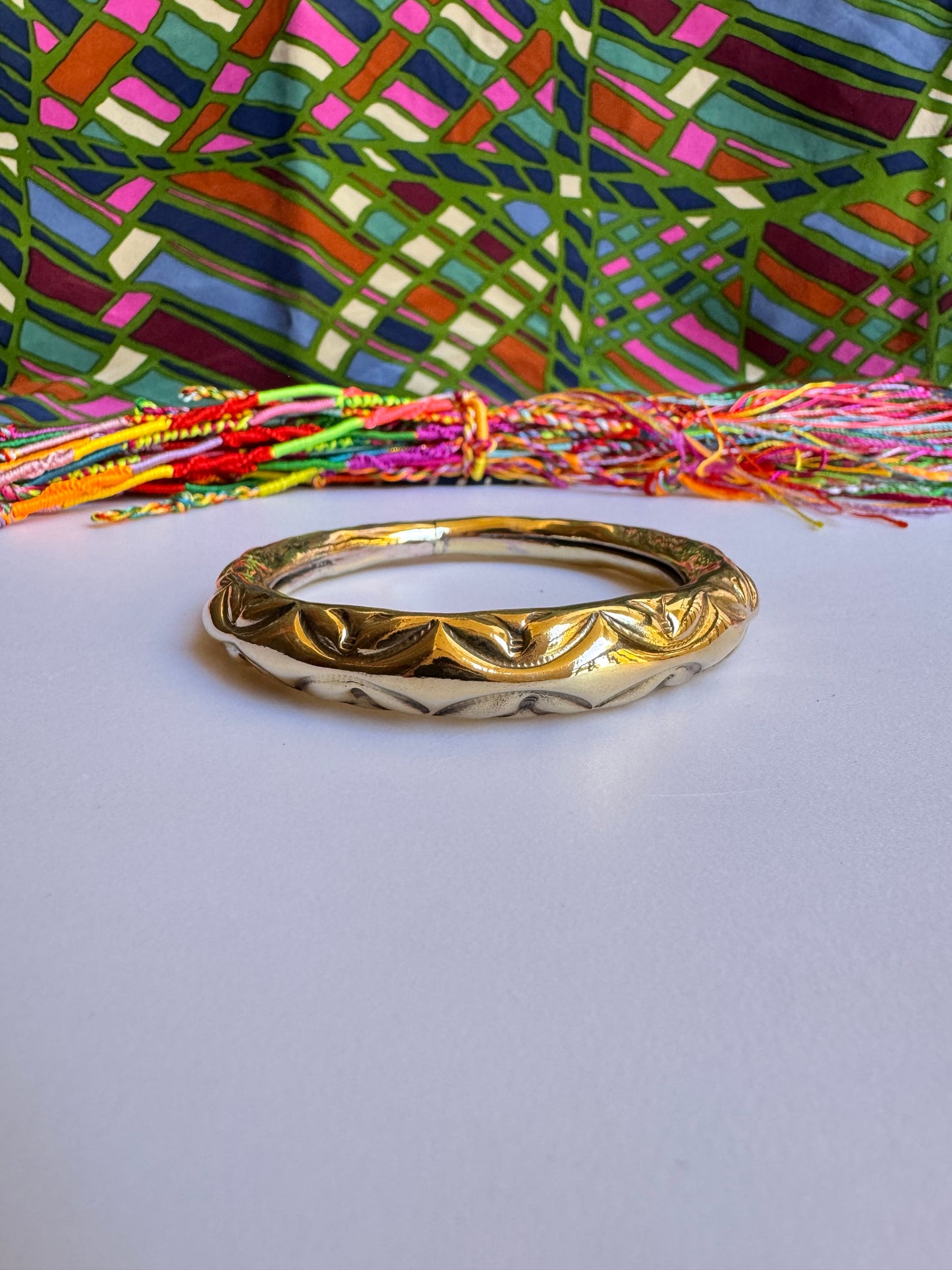 Doppelt geschlossenes goldenes Armband