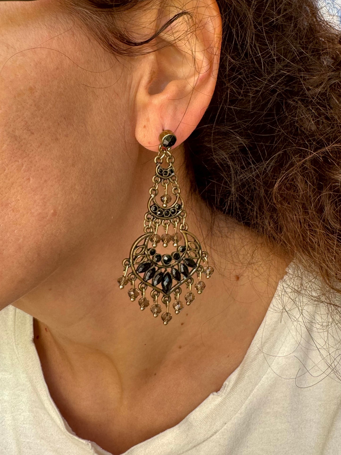 Goldene schwarze Strassohrringe