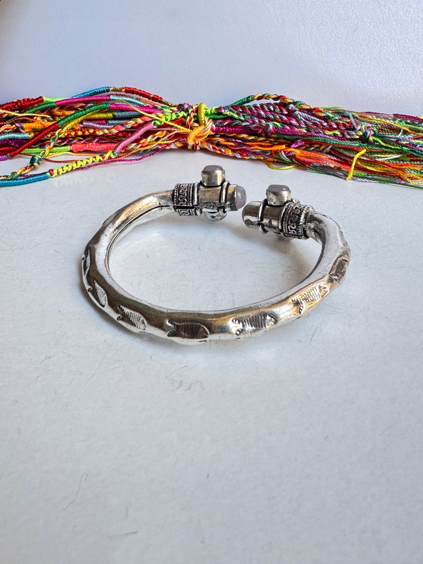 Bracciale boho argentato rosa