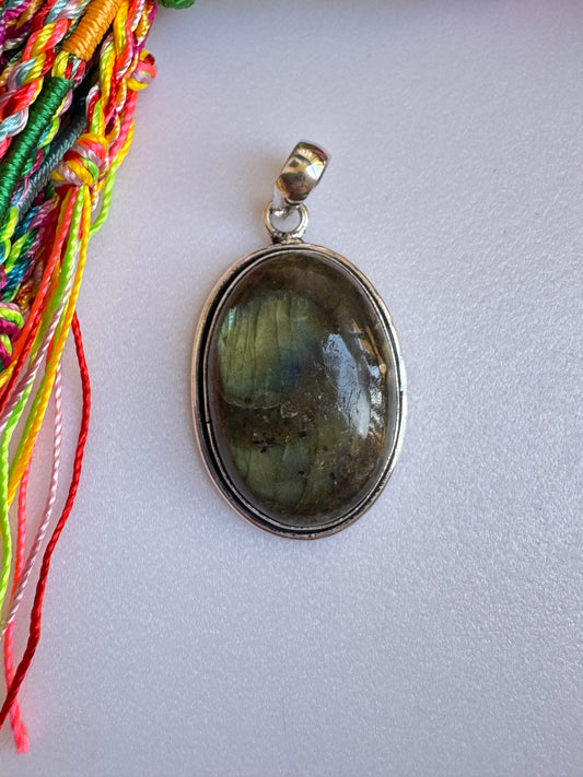 Ciondolo boho argentato labradorite