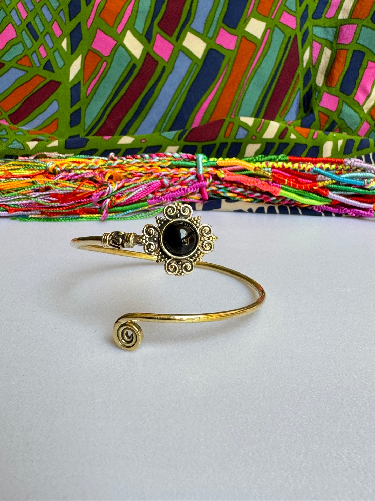 Bracciale boho dorato onice nero