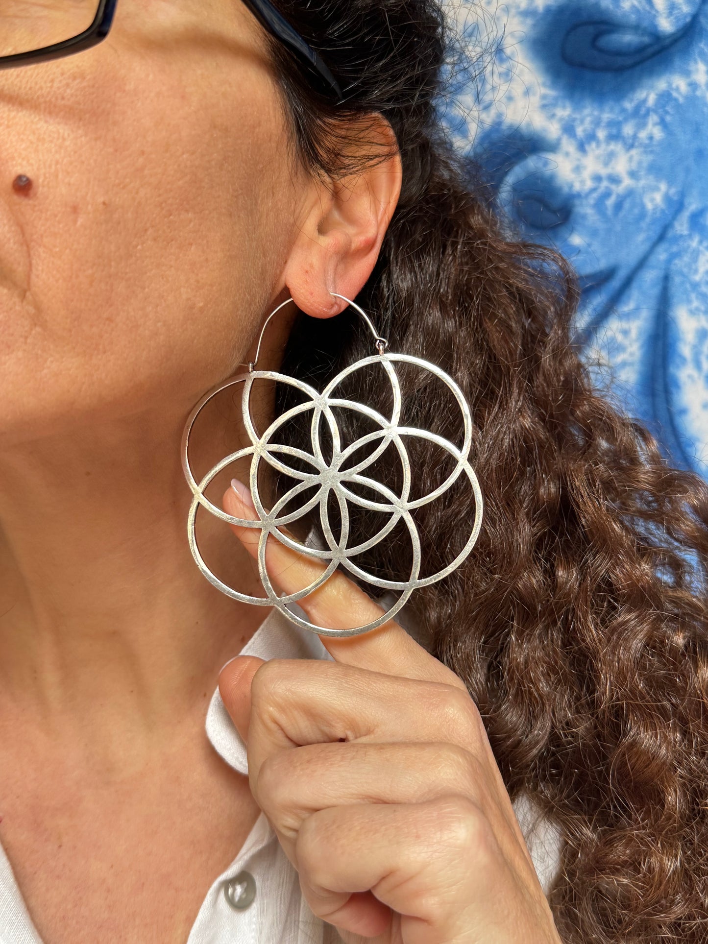 Orecchini boho argentati cerchi fiore della vita