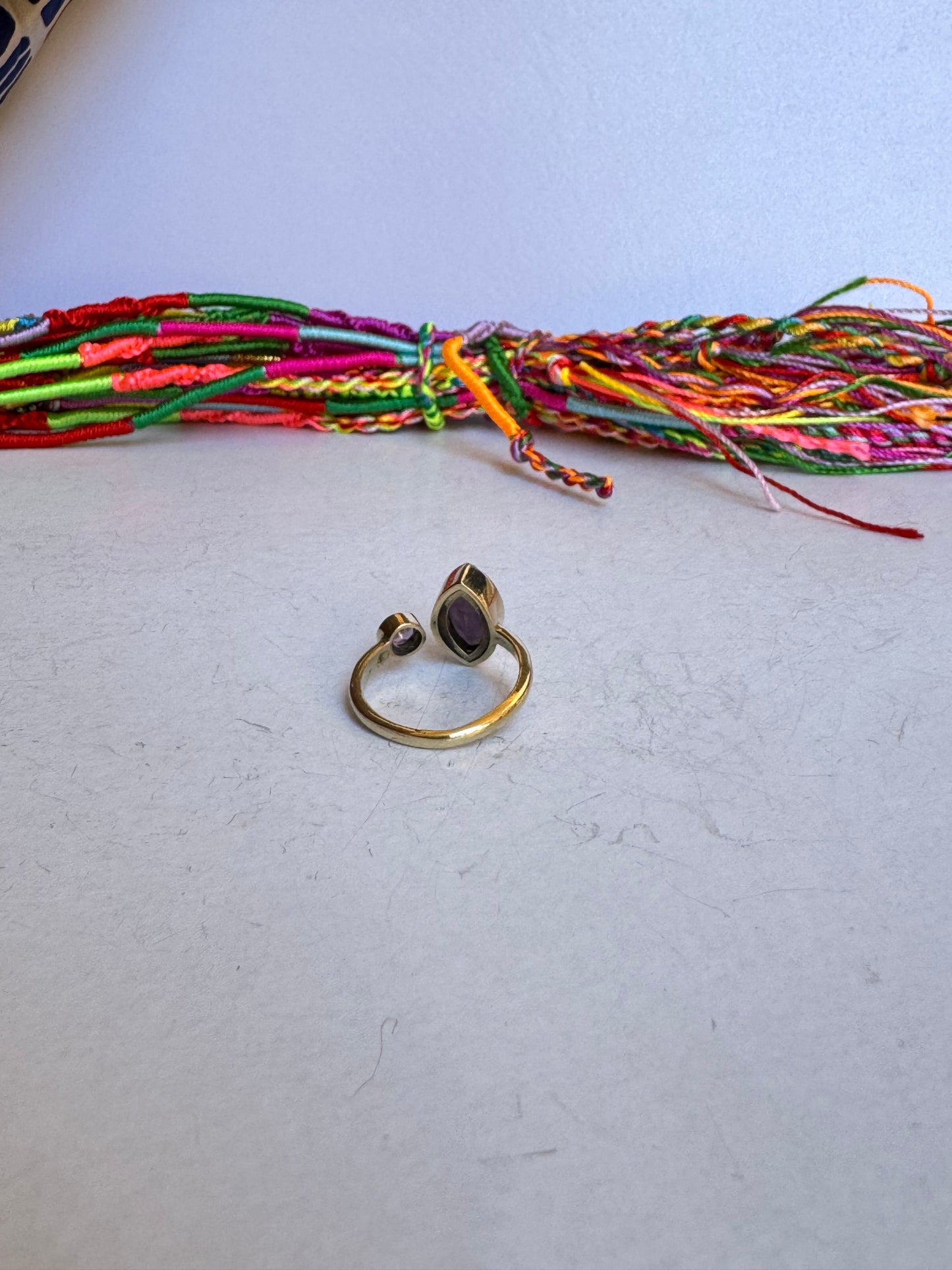 Anello boho dorato viola