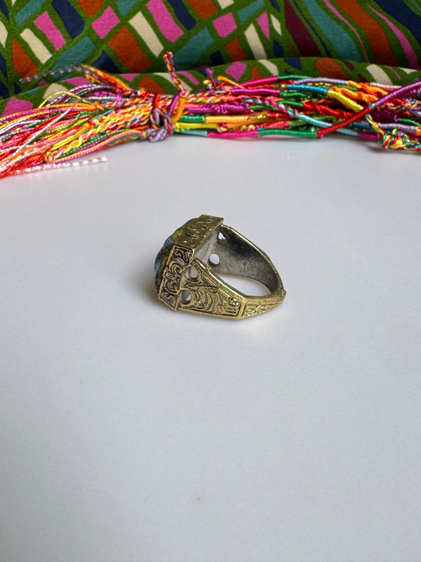 Antiker, bemalter Keramikring im Vintage-Stil, Größe 15/16