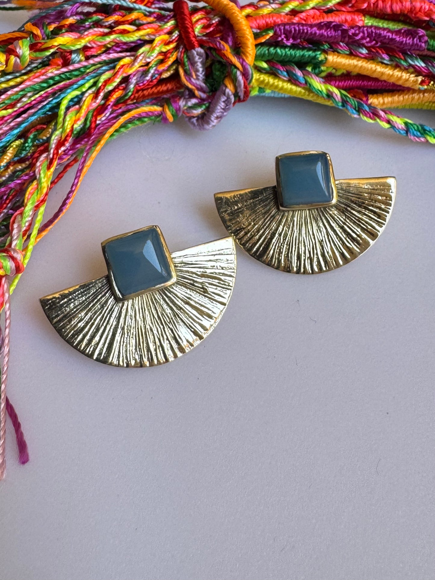 Orecchini boho dorato occhio celeste
