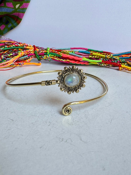 Bracciale braccio boho dorato pietra di luna