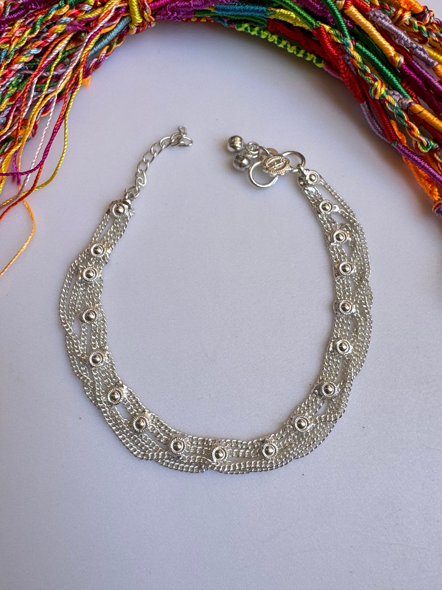 Silbernes Fußkettchen mit 7 Ringen