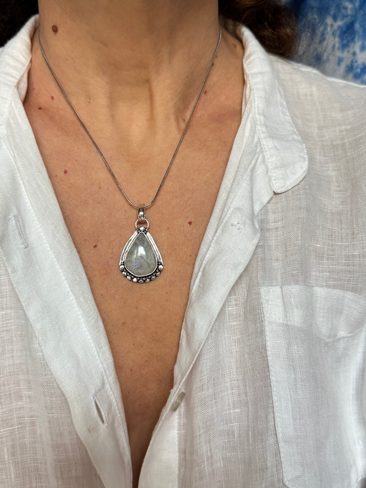 Ciondolo argentato pietra di luna arcobaleno