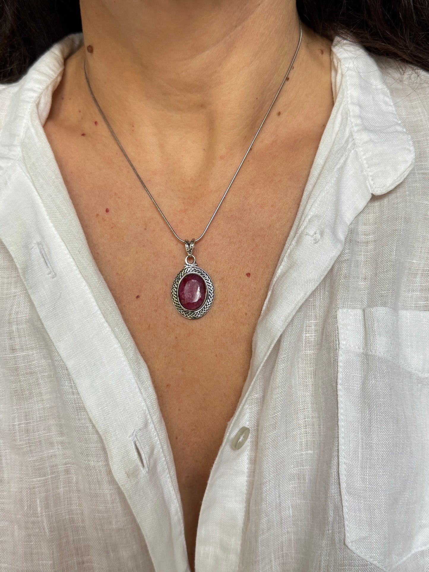 Ciondolo argento 925 radice di rubino V8