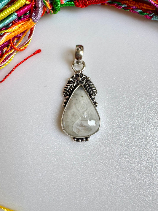 Ciondolo argentato pietra di luna arcobaleno