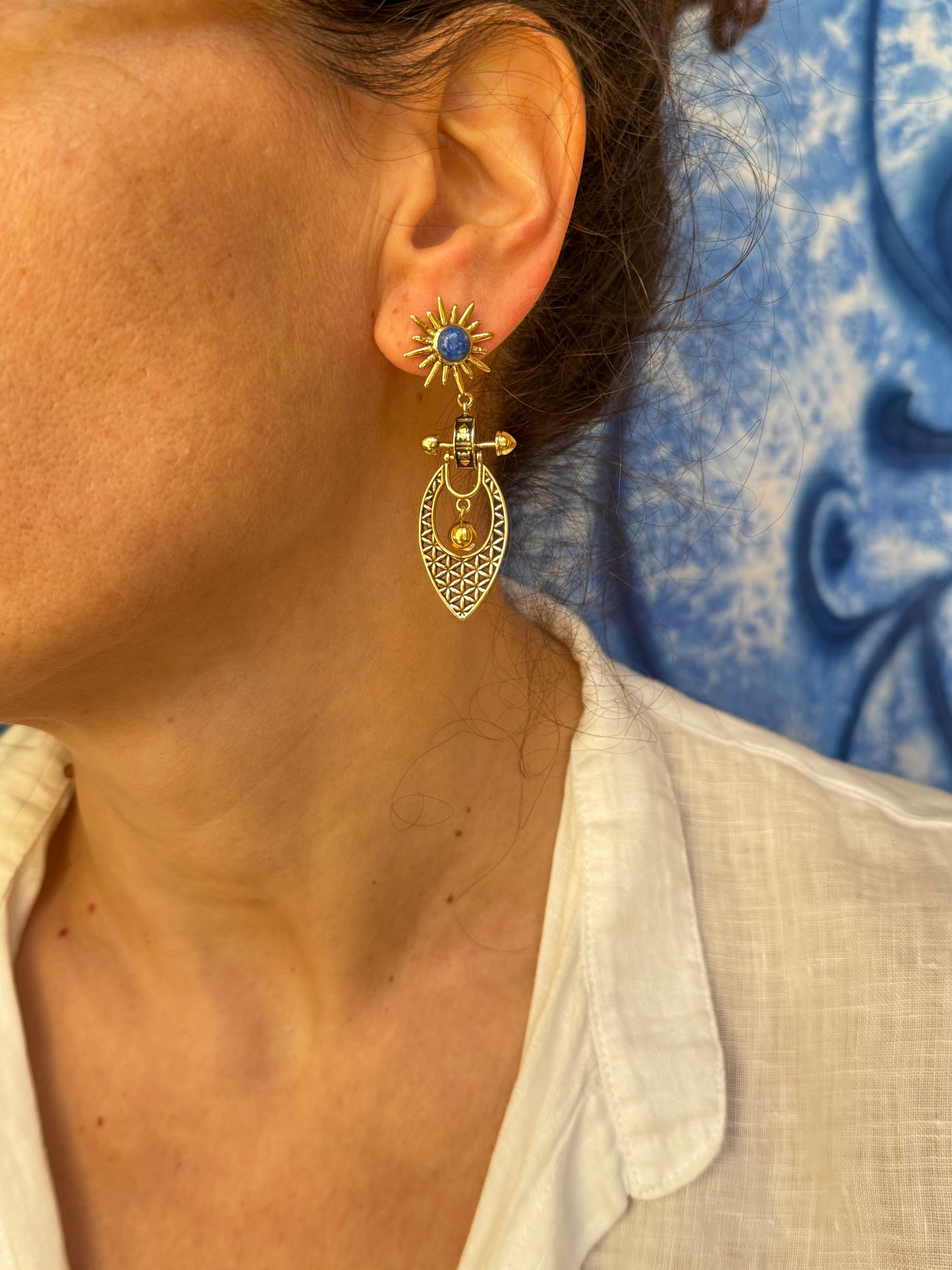 Orecchini boho dorato sole blu