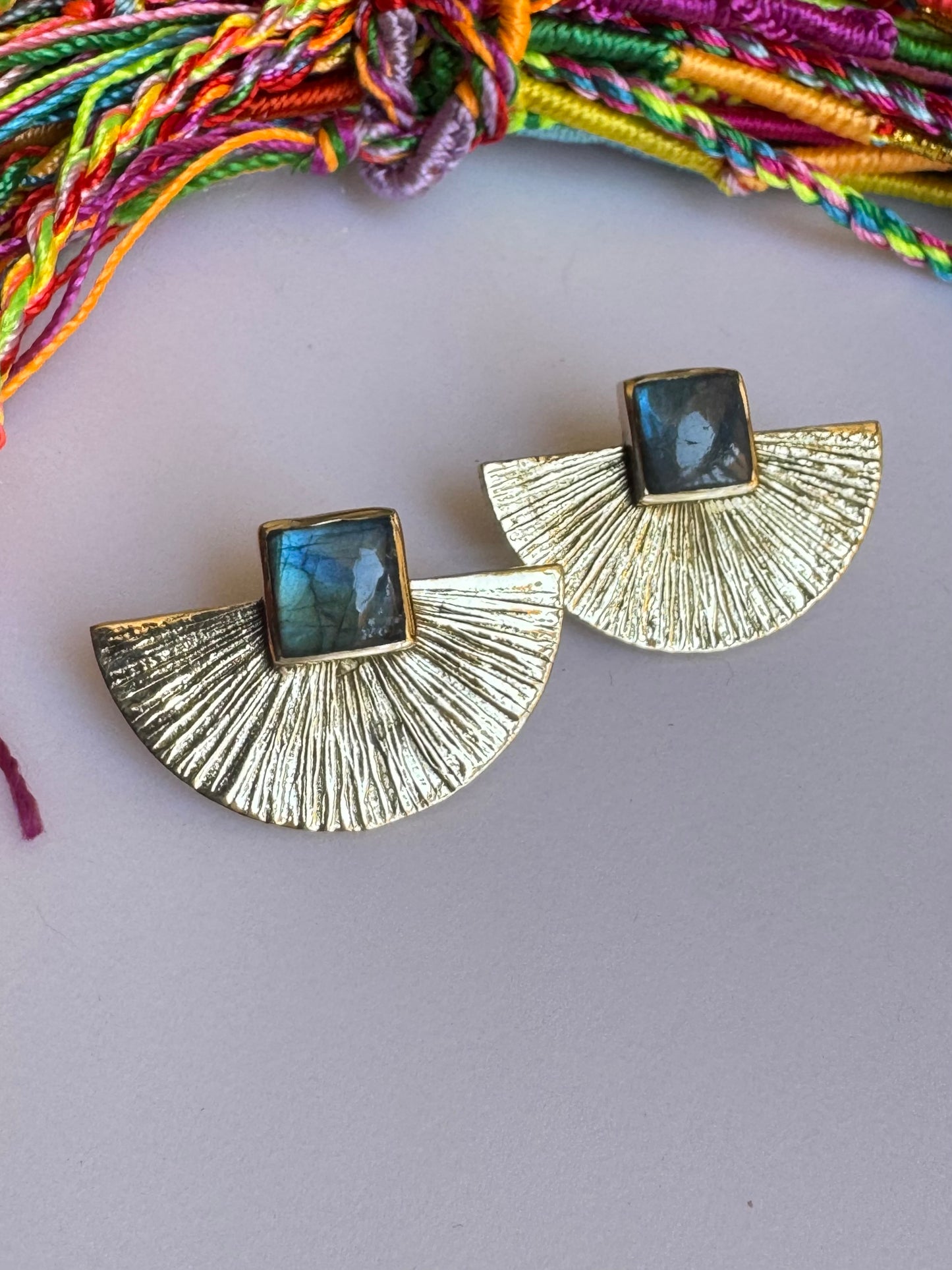 Orecchini boho dorato occhio labradorite