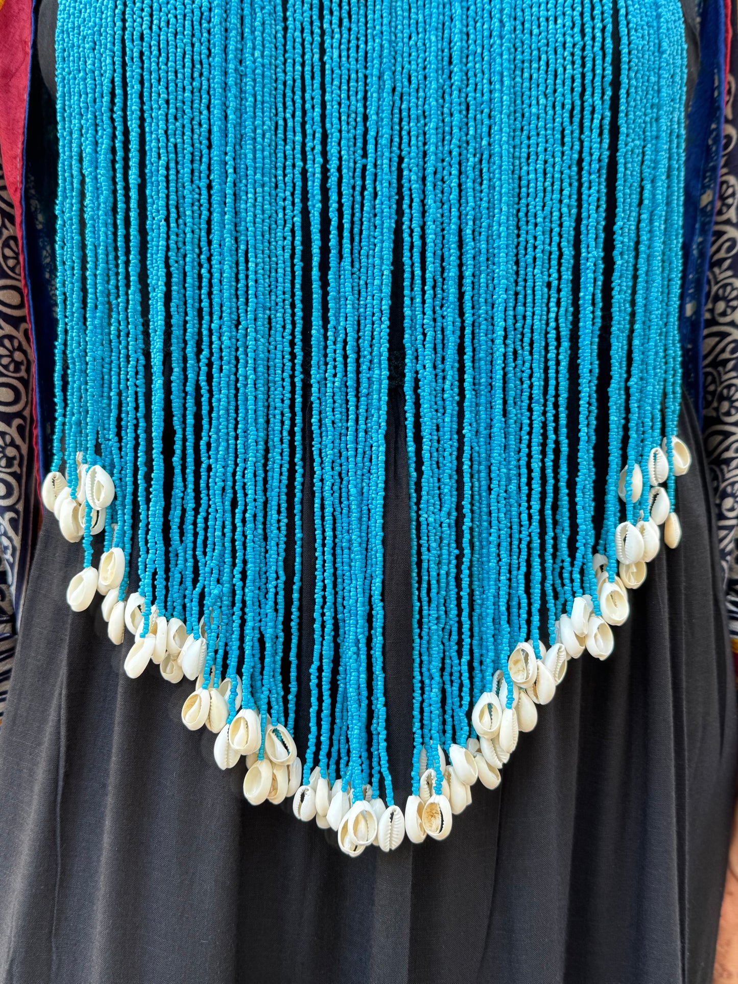 Mehrreihige türkisfarbene Brustkette aus Indien