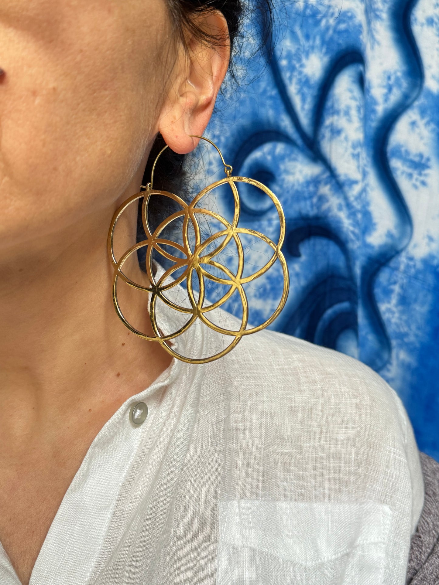 Orecchini boho dorati cerchi fiore della vita