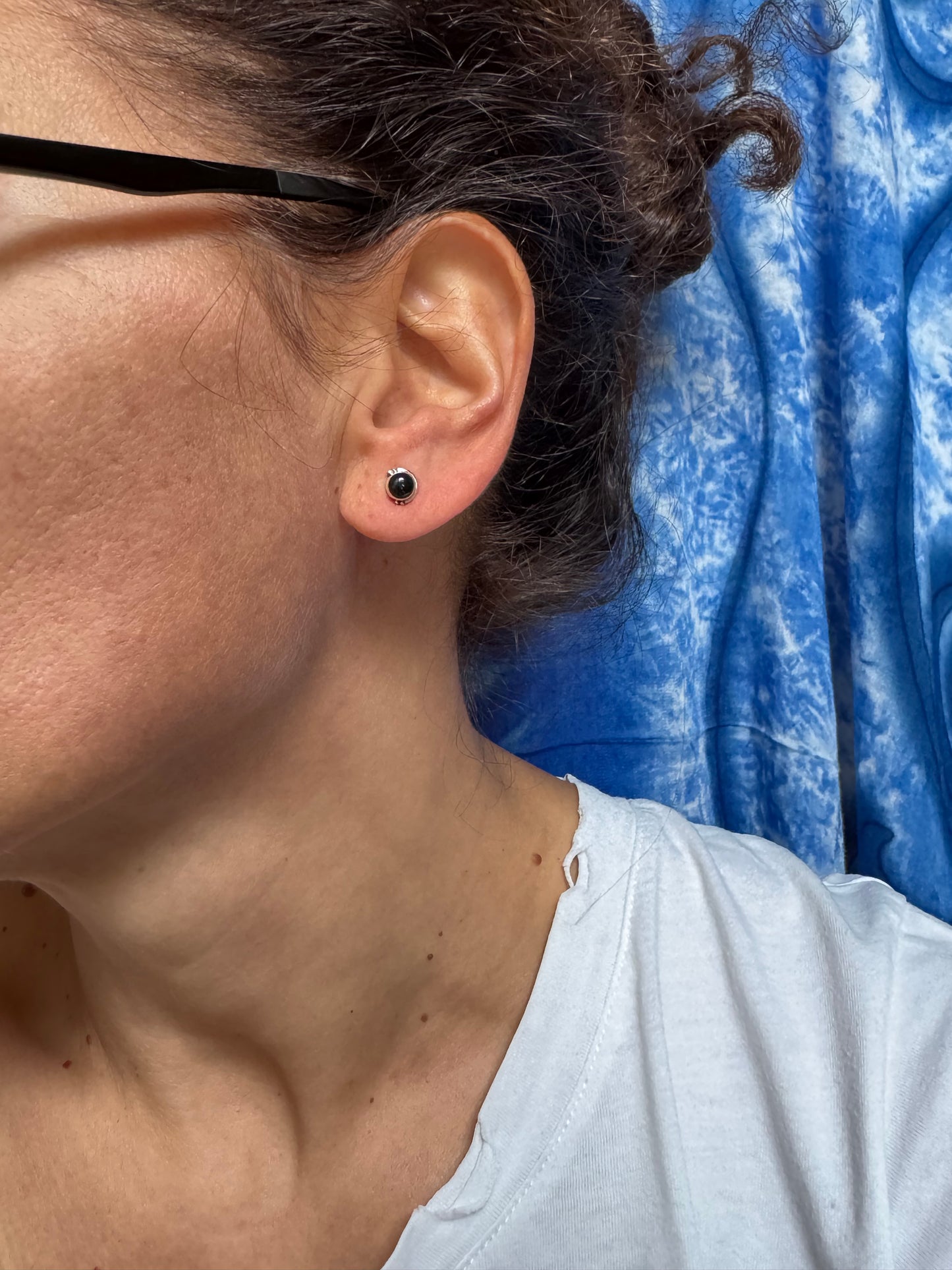 Mini stud earrings in 925 silver, black onyx