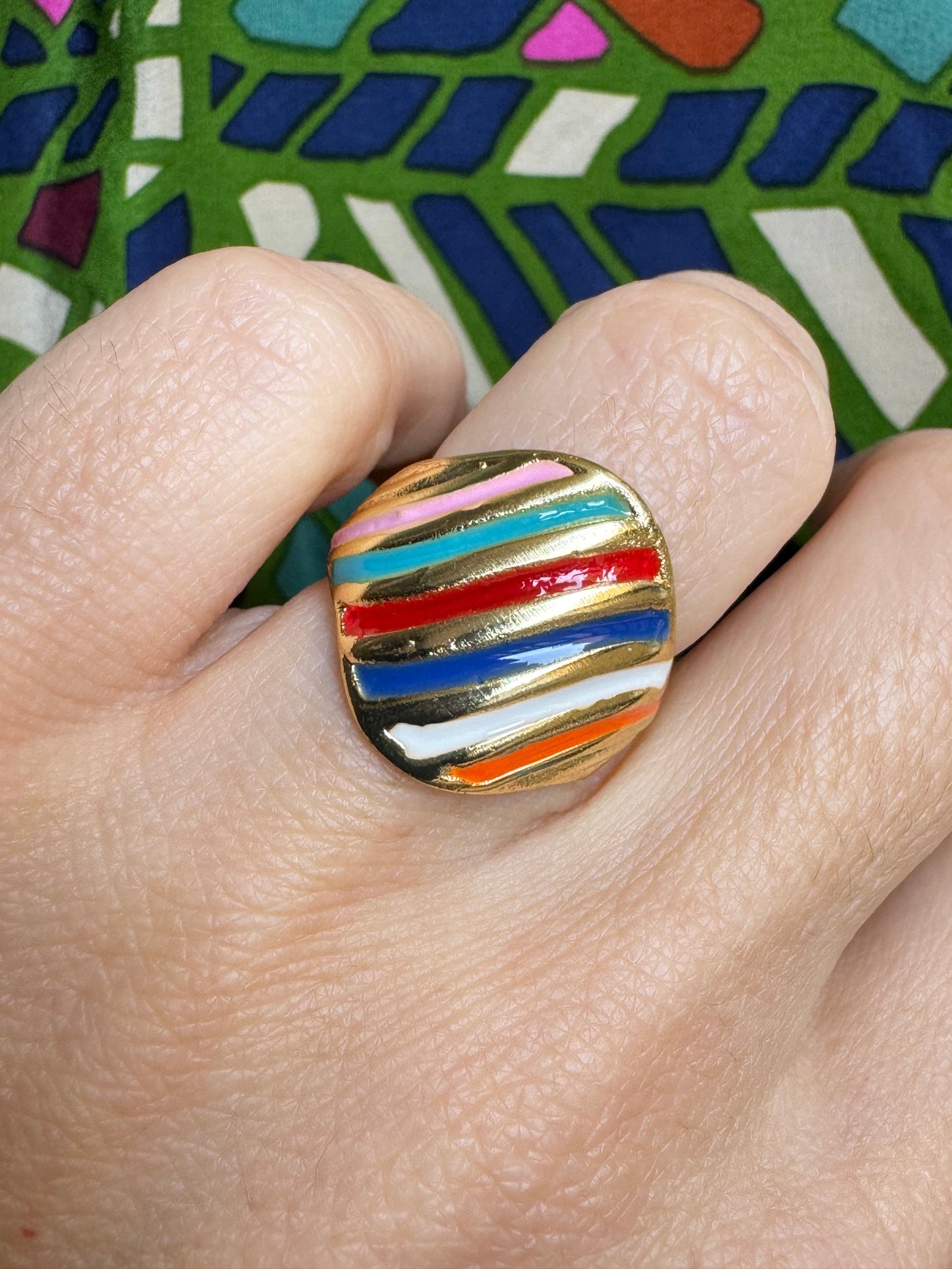 Golden ring colored bands