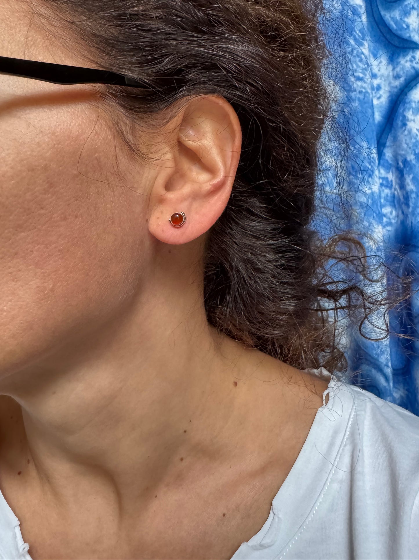 Mini stud earrings in 925 silver, carnelian