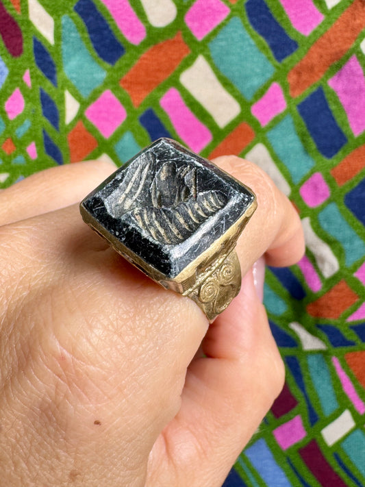 Antiker, bemalter Keramikring im Vintage-Stil, Größe 19