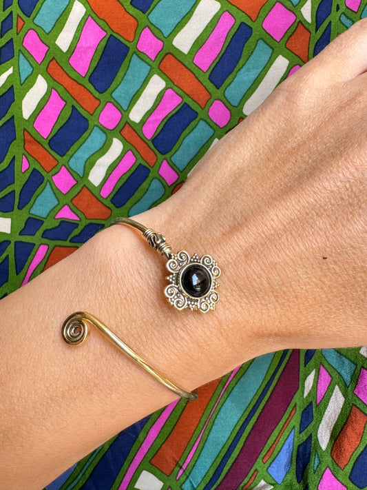 Goldenes Boho-Armband aus schwarzem Onyx