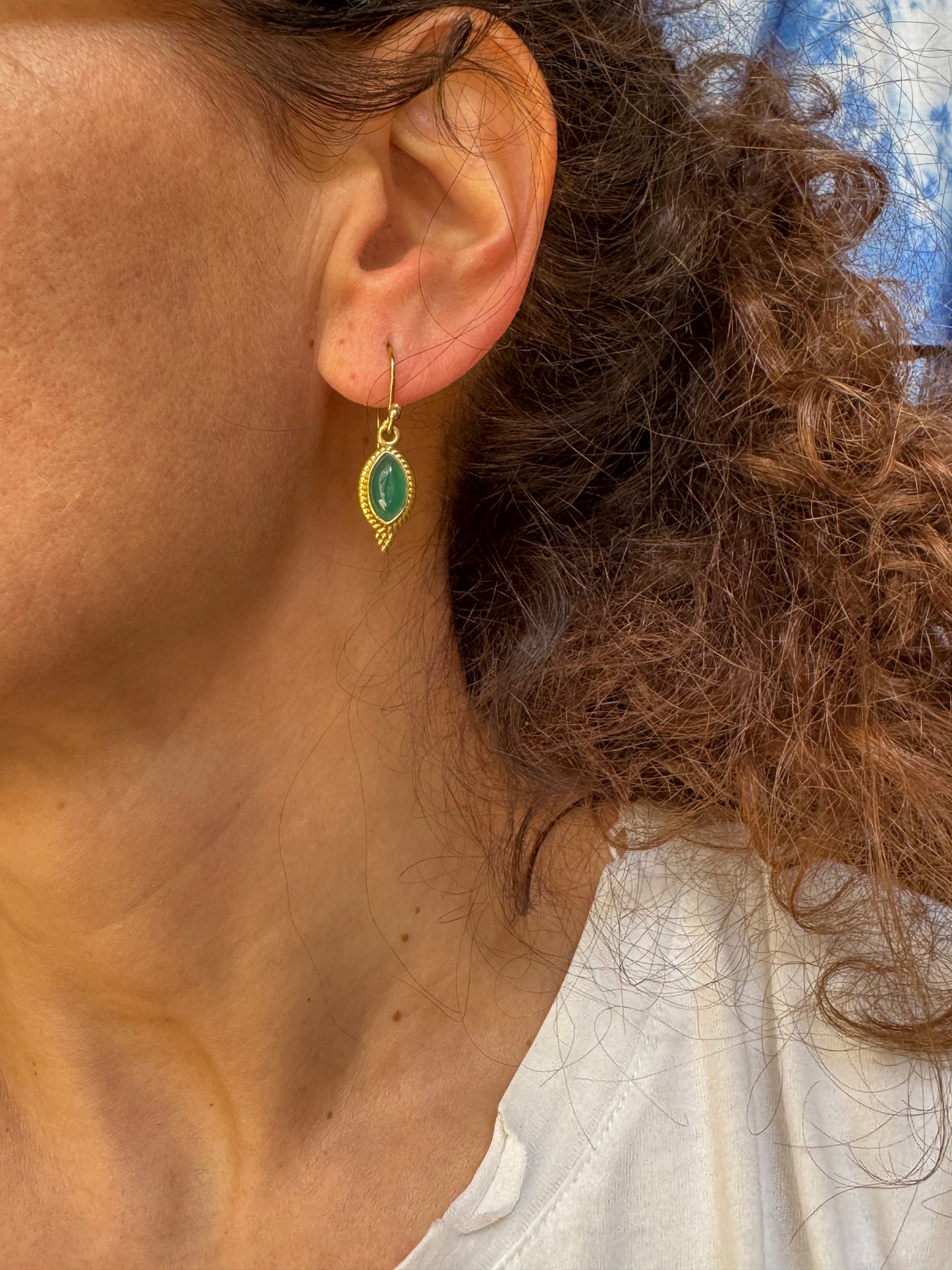 Orecchini boho dorato verde V4