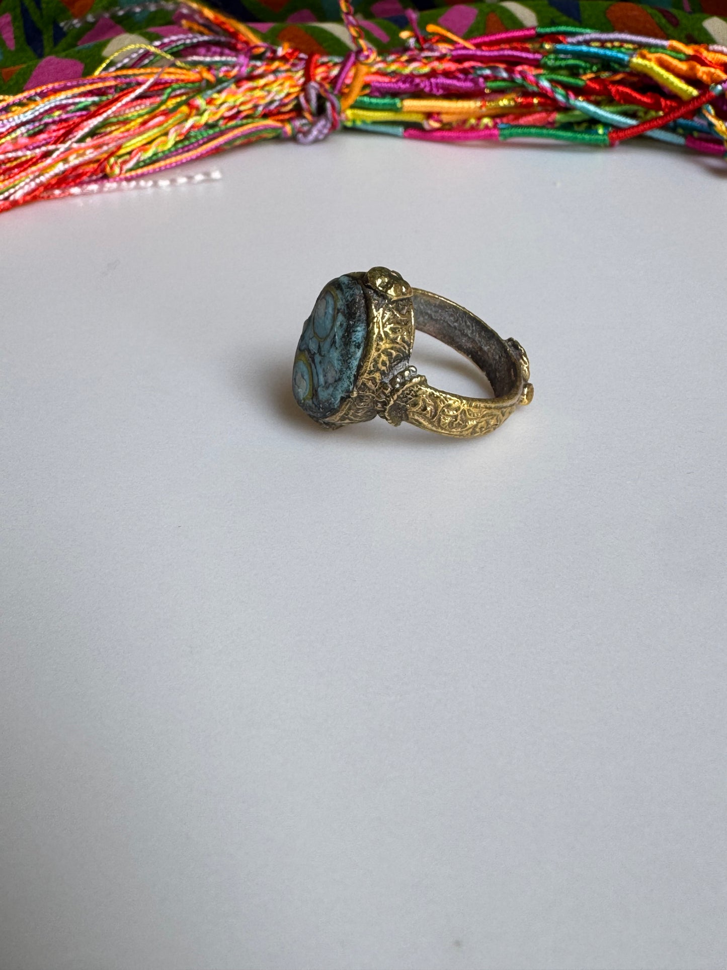 Antiker, bemalter Keramikring im Vintage-Stil, Größe 20/21