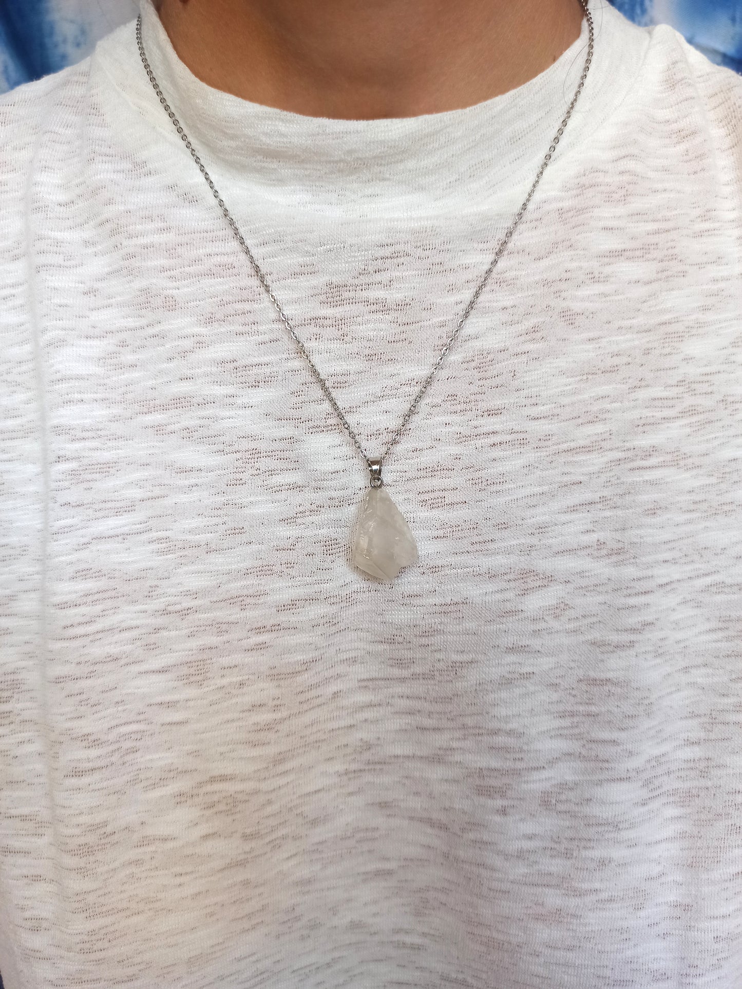 Anhänger aus rohem Bergkristall