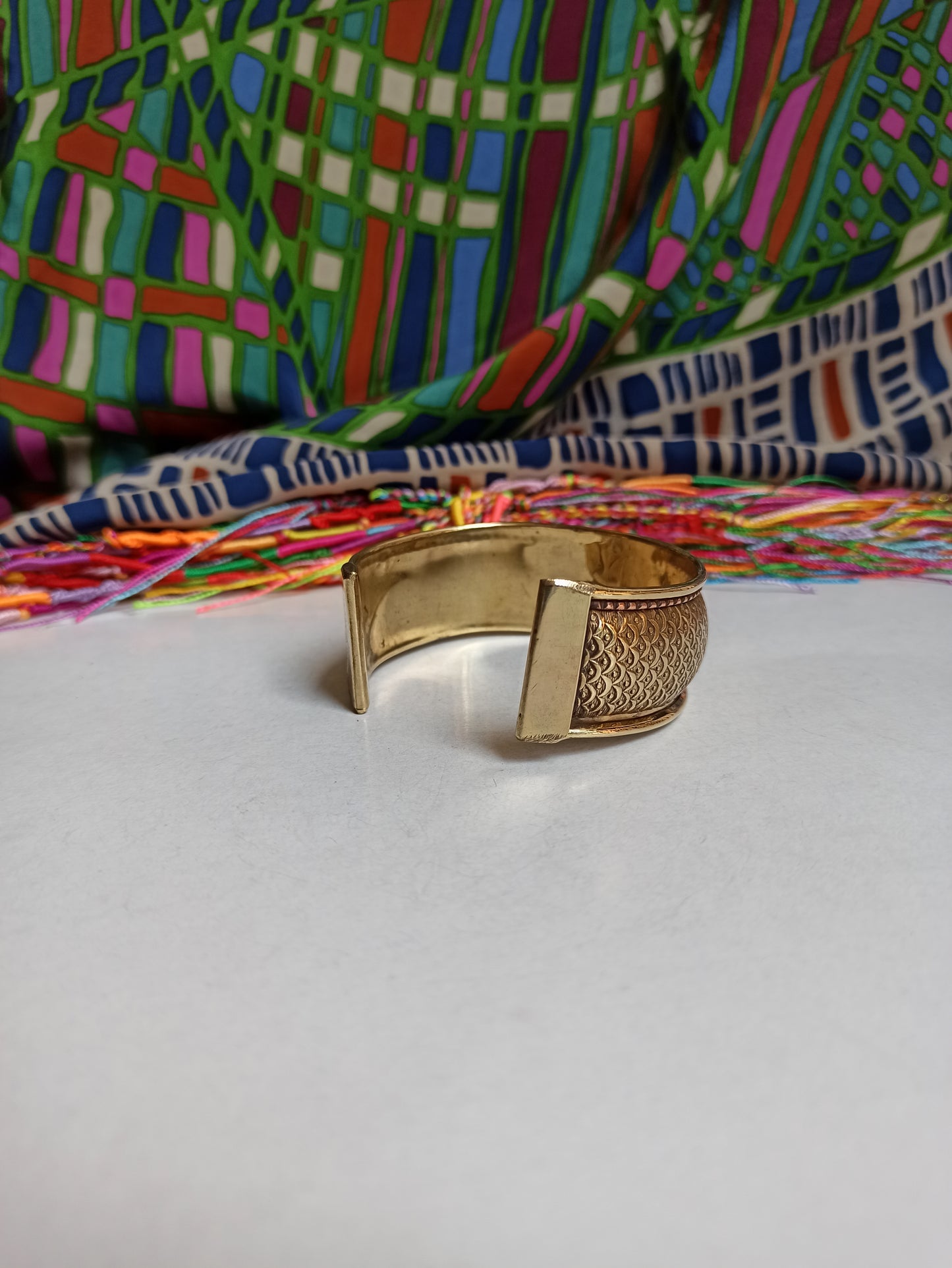 Bracciale bangle dorato squame