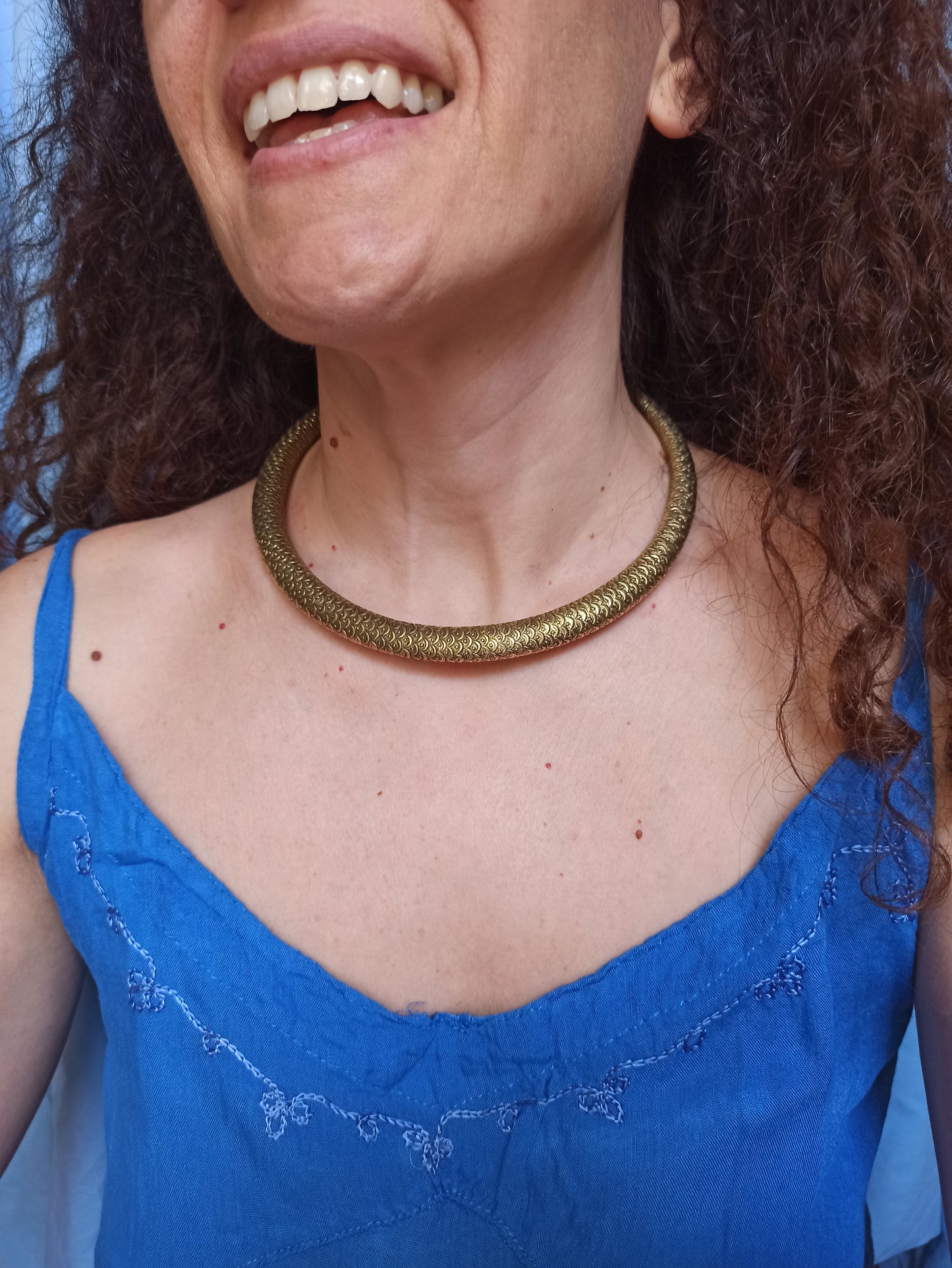 Goldenes Schlangenhalsband