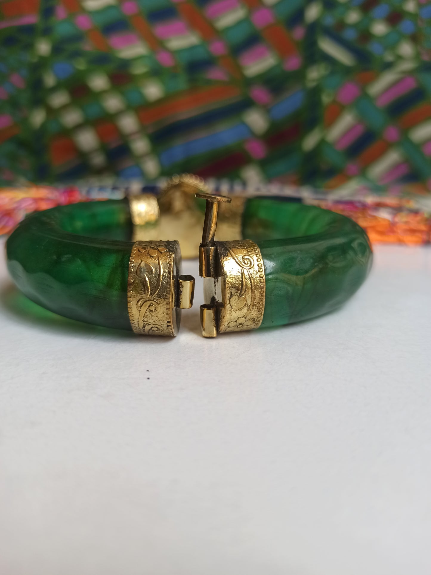 Rigid green bracelet with blue insert