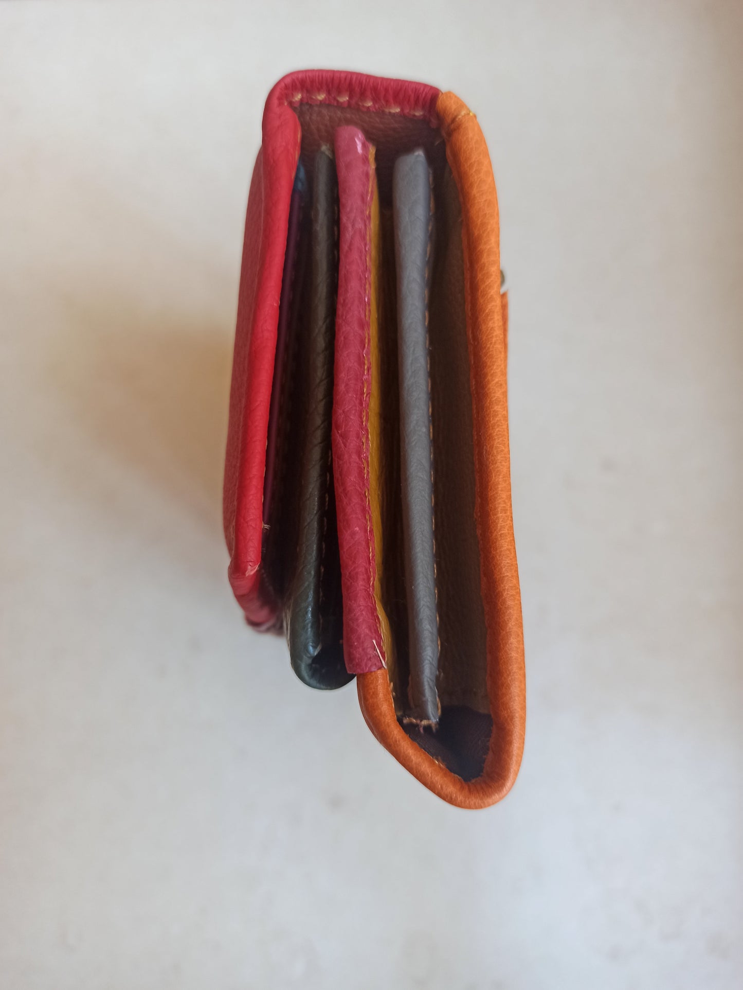 Geldbörse aus gepunktetem Leder