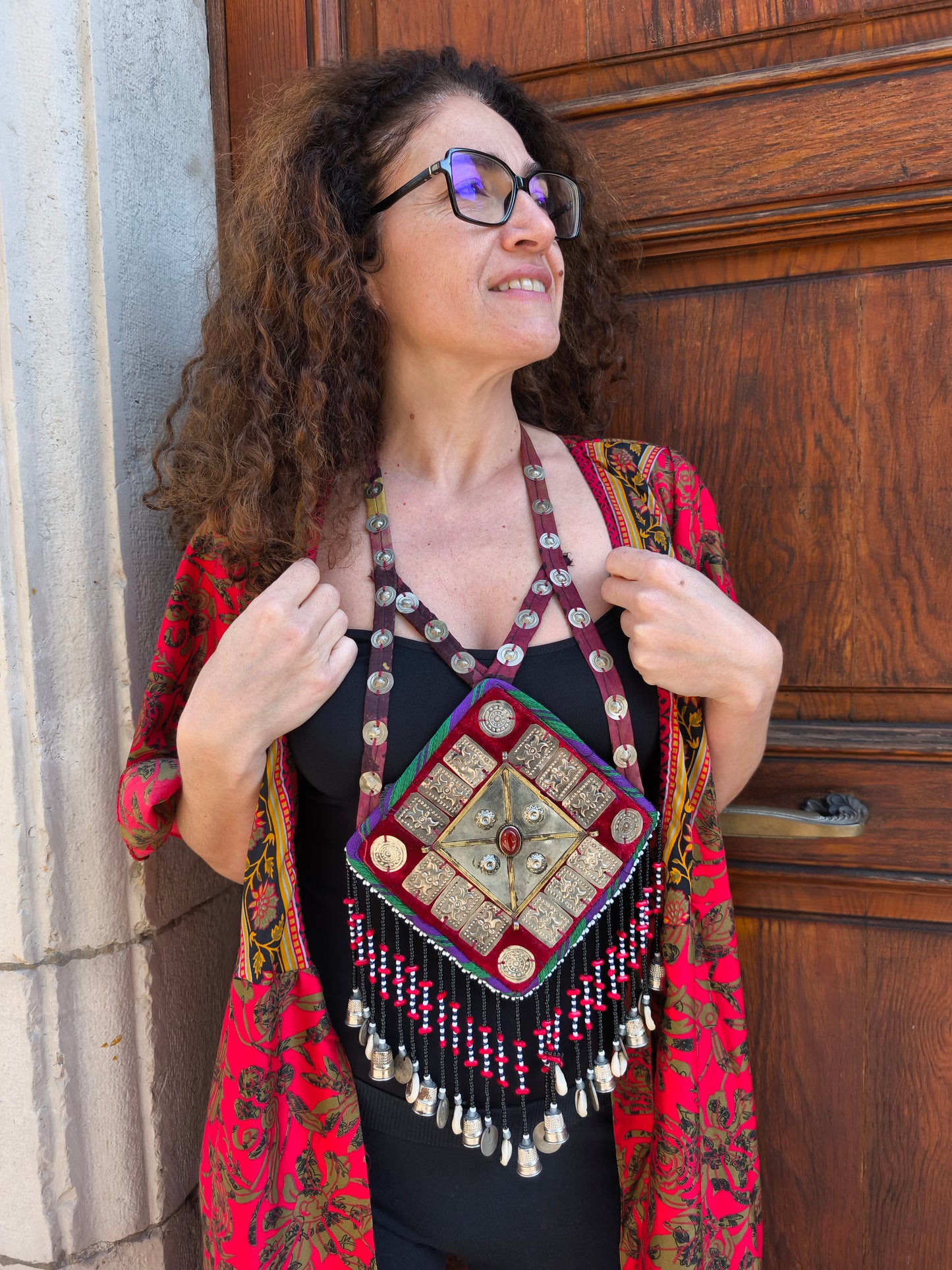 Collana etnica vintage boho artigianale con pendente decorato e frange