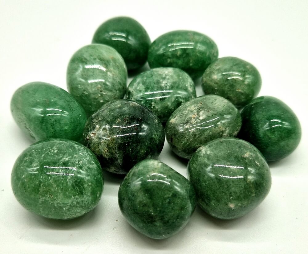 Quarzo verde fragola burattata minerale singola