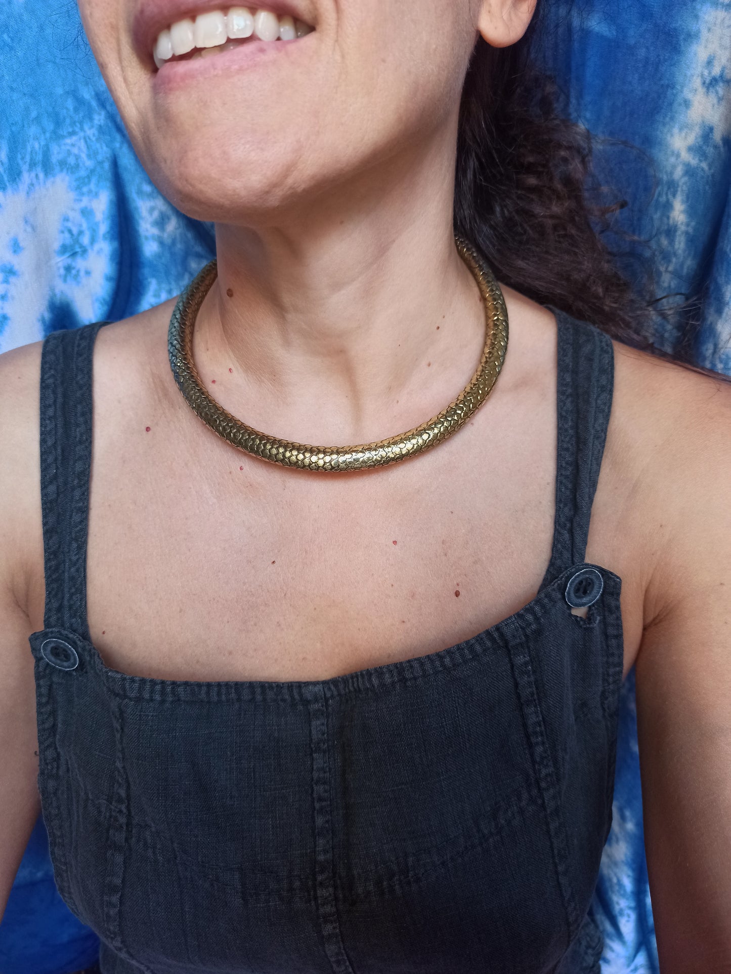 Goldenes Schlangenhalsband