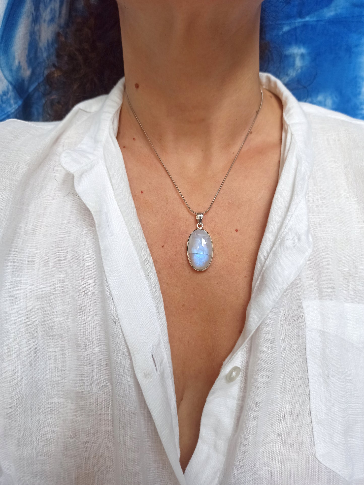 925 Silver Rainbow Moonstone Pendant 17L